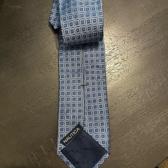 Nautica Blue Patterned Tie Classic Men's Tie Wedding or Business Tie 100% silk - Picture 2 of 3